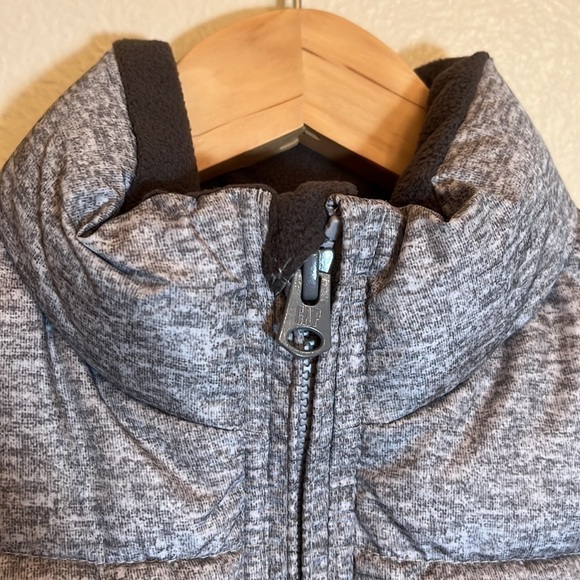 𝅺GAP Boy Gray Puffer Vest - Picture 4 of 14